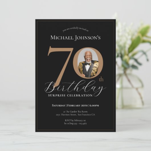 黒エレガント金ゴールドフォトサプライズ70誕生日 招待状 (スタンド正面)