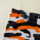 黒オレンジ色カモフラージパターンビーチタオル ビーチタオル (インサイチュ)