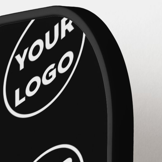 黒カスタムの両面にビジネスロゴのパターンを配置 ピックルボールラケット (左詳細)