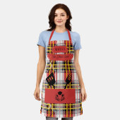 黒カスタム料理具付き赤い格子柄エプロン エプロン (着用した状態)