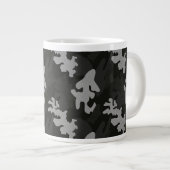 黒カモフラージパターン ジャンボコーヒーマグカップ (正面右)