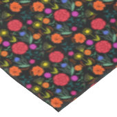 黒カラフル色60" x 104"に明るい花 テーブルクロス (アングル)