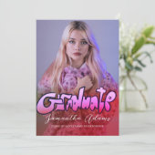 黒ガーリーとピンクのタイポグラフィ写真卒業 招待状 (スタンド正面)