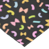 黒クールおもしろいマカロニカラフル模様 テーブルクロス (アングル)
