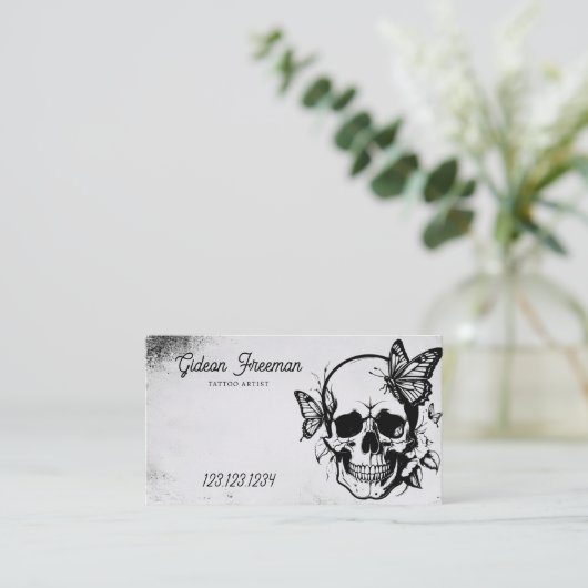 黒グランジと灰色のスカルと蝶タトゥー 名刺 (スタンド正面)