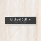 黒シンプル名とタイトルテンプレートプロフェッショナル サインプレート (正面)