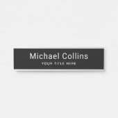 黒シンプル名とタイトルテンプレートプロフェッショナル サインプレート (正面)