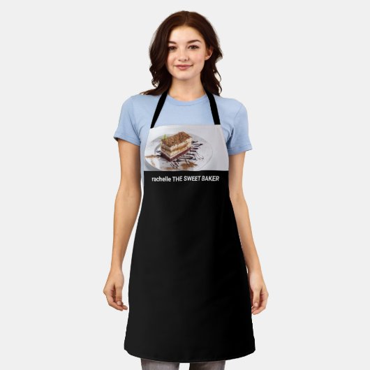 黒シンプル色のカスタム写真と名前 エプロン (着用した状態)