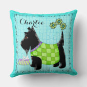 黒スコッツティドグネームのパーソナライズターコイズ クッション (裏面)