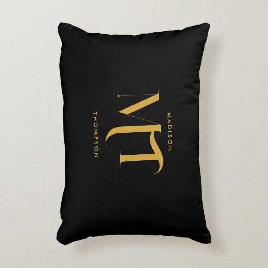 黒スタイリッシュと金ゴールドモノグラムのイニシャル文字 アクセントクッション (正面(垂直))