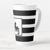 黒スタイリッシュヒョウ猫モダン白 カフェラテマグ (右アングル)