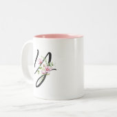 黒スタイリッシュ文字「Y」ピンクの花離れの ツートーンマグカップ (正面左)