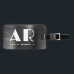 黒スタイリッシュ金属モノグラムはっきりした二イニシャル ラゲッジタグ<br><div class="desc">スタイリッシュエレガントモダンはっきりした2モノグラムイニシャル名ブラックメタルカスタムバッグラベル。このデザインは、2モノグラムイニシャルとフルネームタイポグラフィを搭載し、黒い金属箔の背景にアドレスフェイク情報。これは簡単カスタマイズだ。スタイリッシュま男らしたフェミニン、甘い16結婚歳の誕生日、ブライダルシャワー、卒業、そしてスタイルを愛する人のための贈り物エレガント。</div>