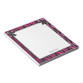 黒ゼブラストライプパターン付きピンクの弓 ノートパッド (アングル)