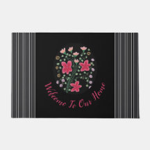 黒ダークグレーと明るい赤紫色アクセント