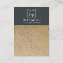 黒テラコッタテクスチャロゴネックレスディスプレイ