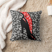 黒ハイヒールの靴の赤いレースの興味深い脚 クッション (ブランケット)