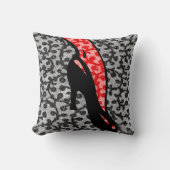 黒ハイヒールの靴の赤いレースの興味深い脚 クッション (正面)