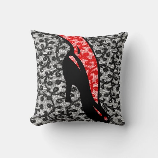 黒ハイヒールの靴の赤いレースの興味深い脚 クッション (正面)