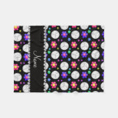 黒バレーボールパーソナライズされたレインボーフラワーの名前 フリースブランケット (正面(横))