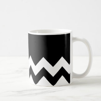黒パターン黒及び白ジグザグ形 コーヒーマグカップ