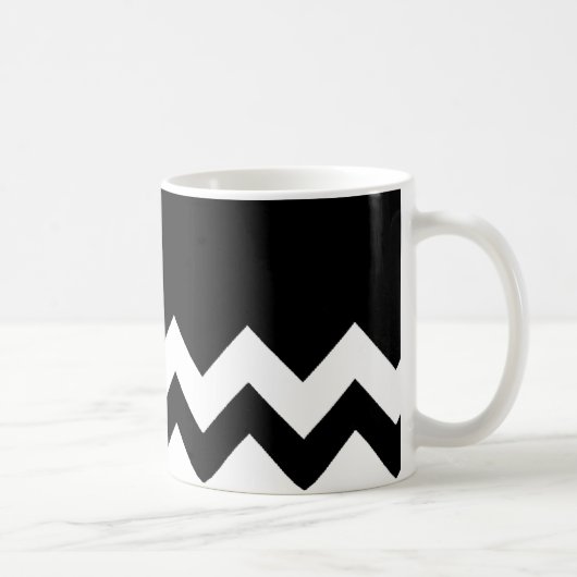 黒パターン黒及び白ジグザグ形 コーヒーマグカップ (右)