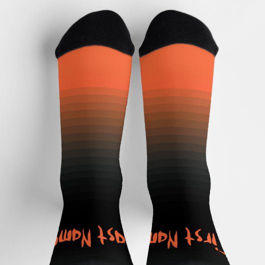 黒パーソナライズされたとオレンジ ソックス (上部)