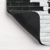 黒パーソナライズされたと白のレンガの壁 マウスパッド (コーナー)