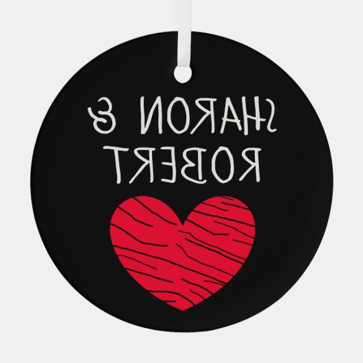 黒パーソナライズされたと赤いハートカップル ガラスオーナメント (裏面)