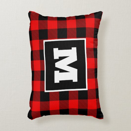 黒パーソナライズされたと赤のバッファローのクリスマスプレイド アクセントクッション (正面(垂直))