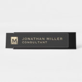 黒パーソナライズされたと金ゴールドモノグラム デスクネームプレート (正面)