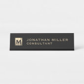 黒パーソナライズされたと金ゴールドモノグラム デスクネームプレート (正面)