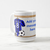 黒パーソナライズされたと青のサッカージャージー コーヒーマグカップ (正面左)