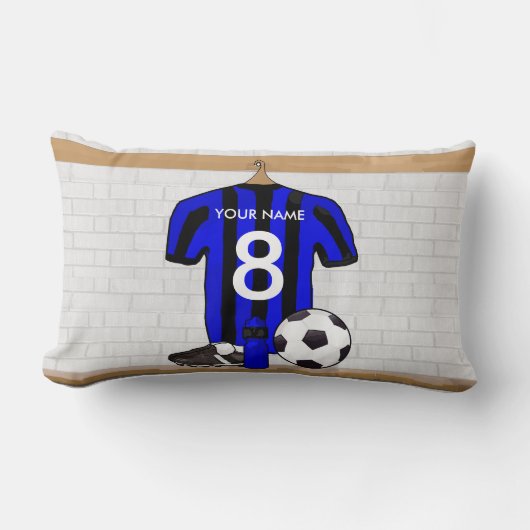 黒パーソナライズされたと青のサッカージャージー ランバークッション (正面)