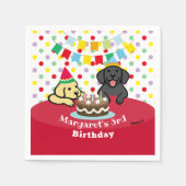 黒パーソナライズされたと黄のラブラドール誕生日 スタンダードカクテルナプキン (正面)