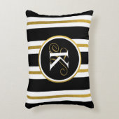黒パーソナライズされたエレガント&金ゴールドストライプモノグラム アクセントクッション (正面(垂直))