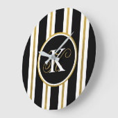 黒パーソナライズされたエレガント&金ゴールドストライプモノグラム ラージ壁時計 (傾斜)