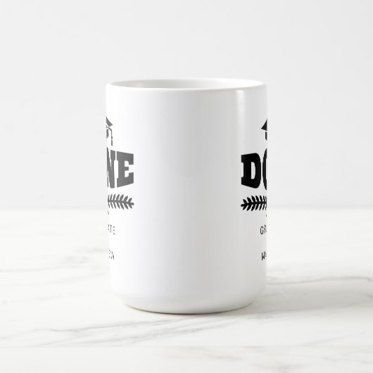 黒パーソナライズされたタイポグラフィ2021年卒業 コーヒーマグカップ (中央)