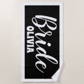 黒パーソナライズされたバチェロレッテ花嫁 ビーチタオル (正面)