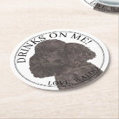 黒パーソナライズされたプードル結婚ドッグ ラウンドペーパーコースター (アングル)