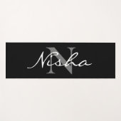 黒パーソナライズされたミニマルと白のモノグラム名 ヨガマット (正面(横))