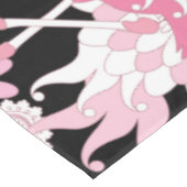 黒パーソナライズされたモダンペイズリーピンクフラミンゴ テーブルクロス (アングル)