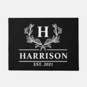 黒パーソナライズされた月桂樹モノグラム ドアマット (正面)