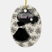 黒パーソナライズされた白スウィート16オーナメント セラミックオーナメント (正面)