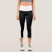 黒パーソナライズされた白ストライプの カプリレギンス (正面)