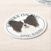 黒パーソナライズされた白パピヨンドッグ結婚ズ ラウンドペーパーコースター (アングル)