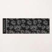 黒パーソナライズされた白フローラデザイン ヨガマット (裏面(横))