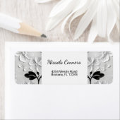黒パーソナライズされた白花模様差出人住所 ラベル (インサイチュ)