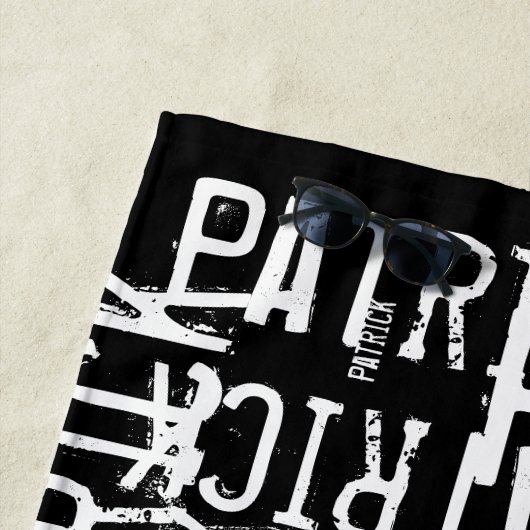 黒パーソナライズされた色のパターンタイポグラフィ名 ビーチタオル (インサイチュ)