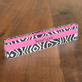 黒パーソナライズされた色、白およびホットピンクのゼブラ印刷 デスクネームプレート (側面)